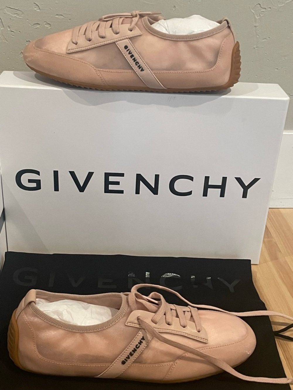 Givenchy Powder Pink Leather and Mesh Low-Top Sneakers Sz 39.